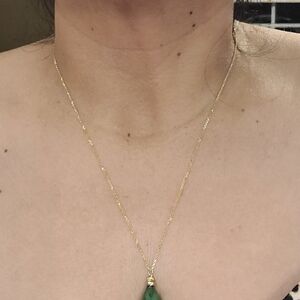 Elegant Gold and Green Pendant Necklace
